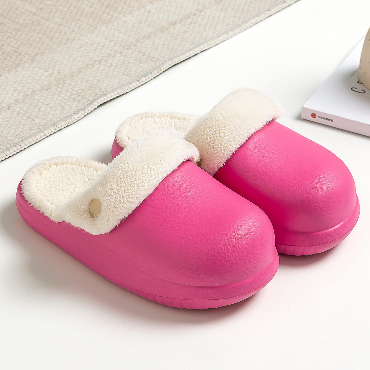 Adève Chao Fuzzy Slippers